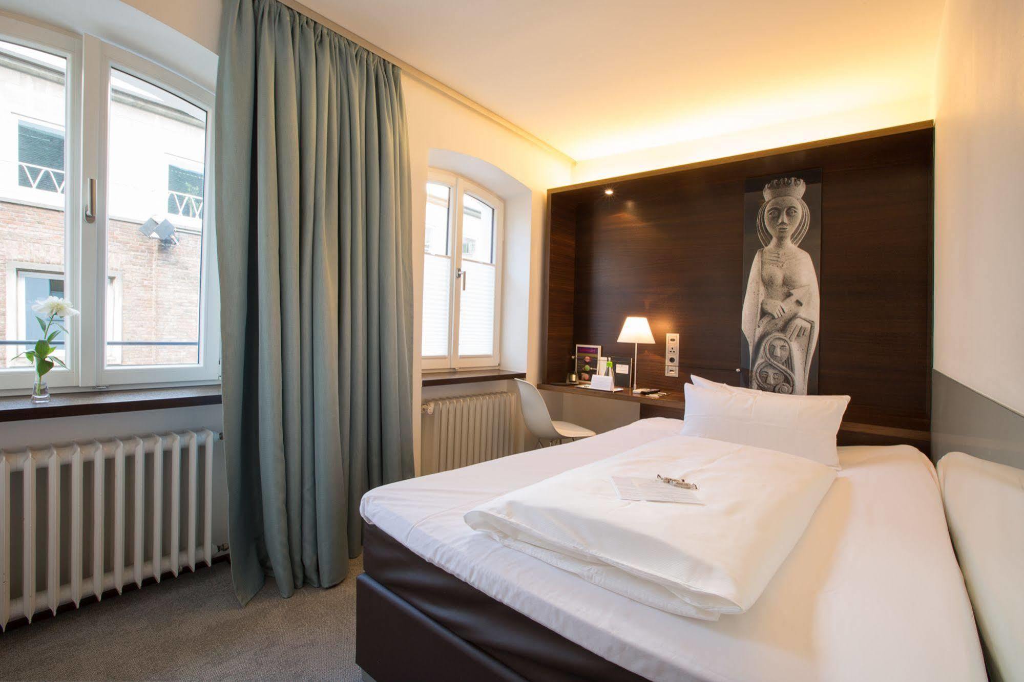 Stern Am Rathaus Отель 3*